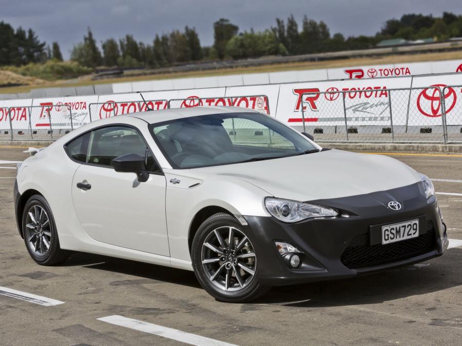  Toyota GT 86 RC 2012 года  (фото 4 из 11)